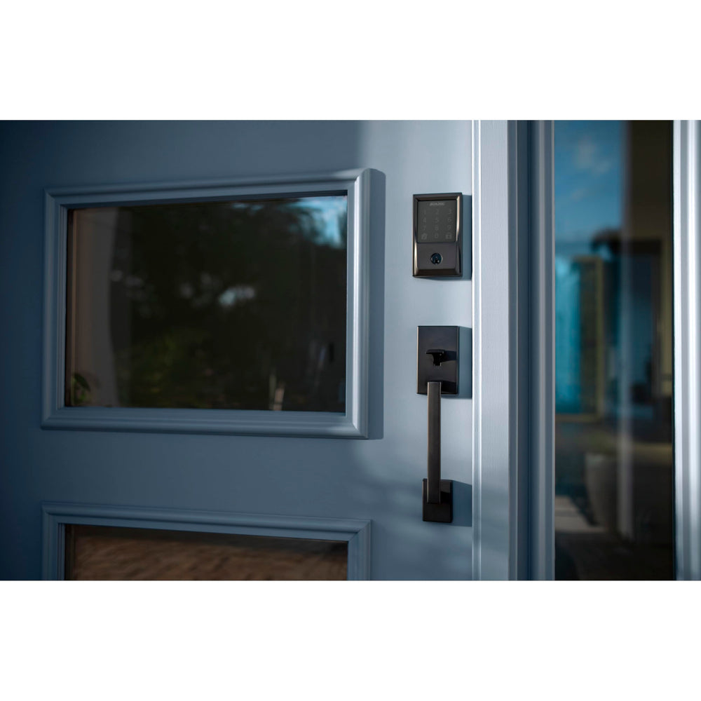 Schlage Encode comparación de tamaño con mano para evaluar proporciones reales