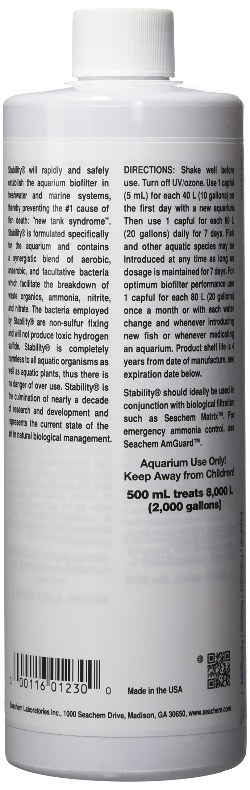 Detalle de la textura del líquido Seachem Stability y su botella