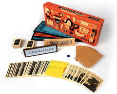 Secret Hitler partida en mesa con jugadores votando, fomenta interacción social