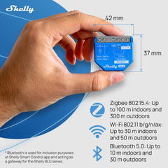Shelly 1 Gen4 encajado en caja empotrada para ahorro de espacio en pared