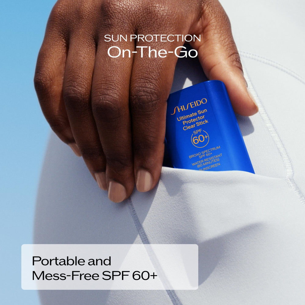 Shiseido stick junto a objeto para comparación de tamaño y viaje fácil