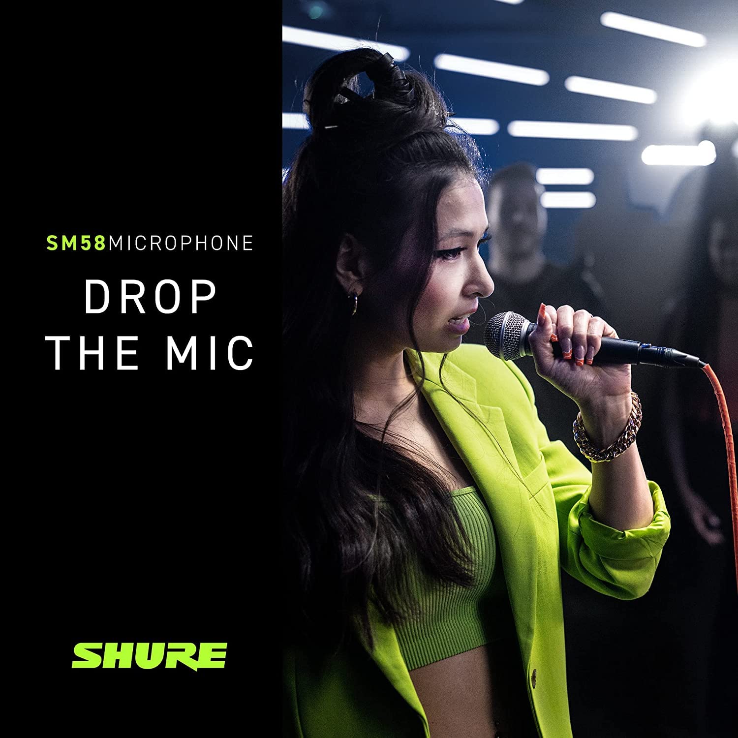 Shure SM58 Pro en estudio de podcast asegurando voz cálida y presente