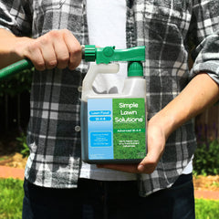 Simple Lawn Solutions líquido concentrado en primer plano, muestra pureza y textura