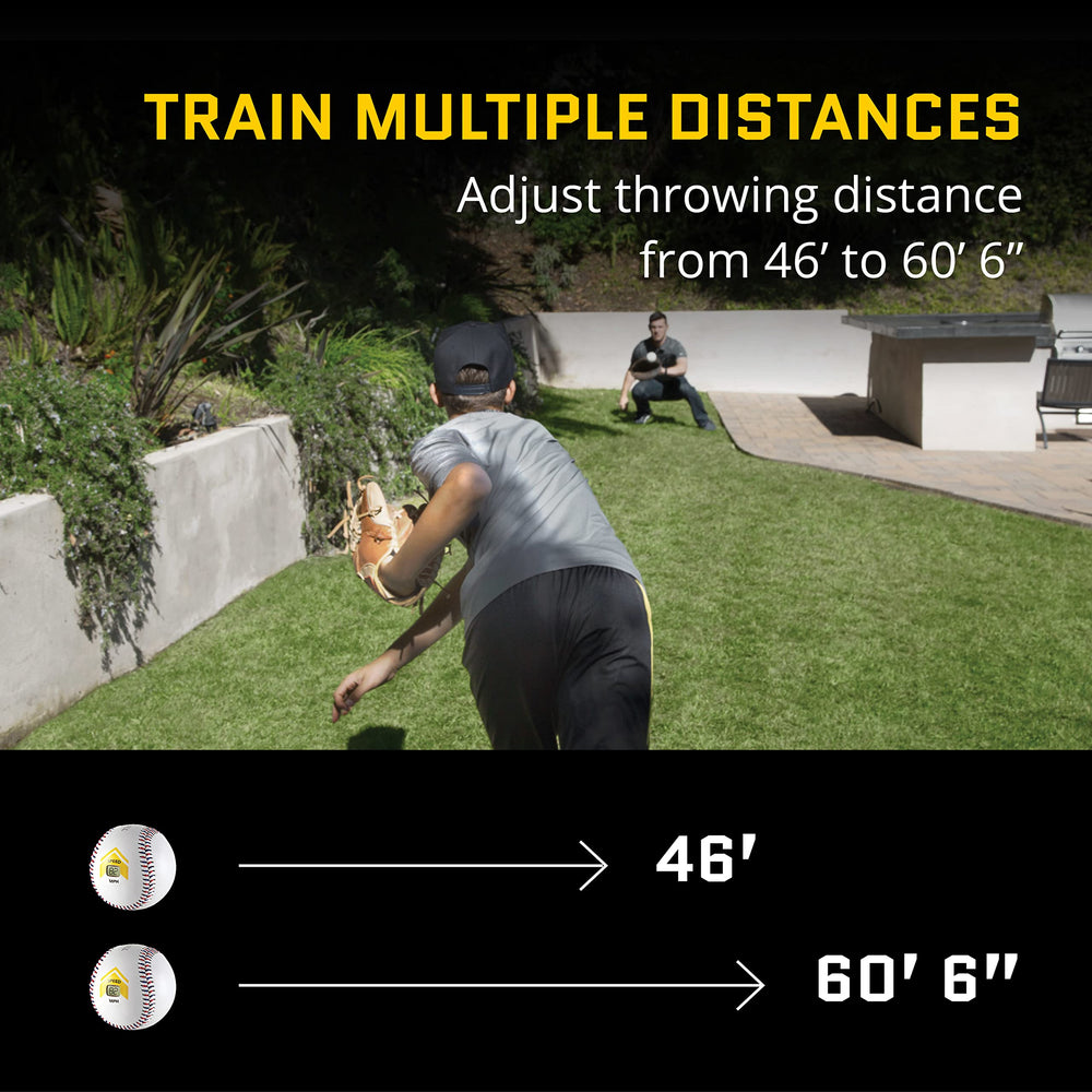 SKLZ Bullet Ball con etiqueta abierta mostrando compartimento y batería LR41