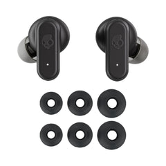Skullcandy Dime Evo comparación de tamaño en mano para ver escala compacta