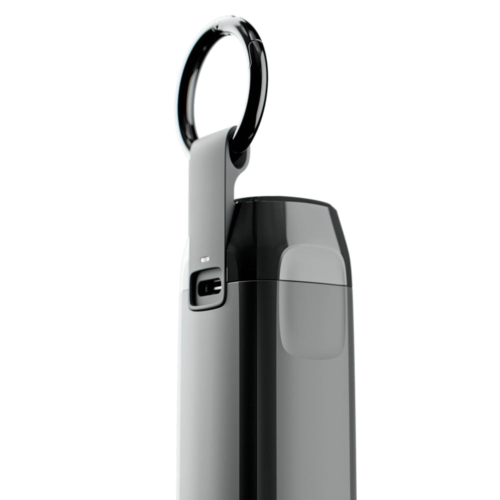 Skullcandy Method 540 ANC en mano para comparar tamaño y transporte práctico