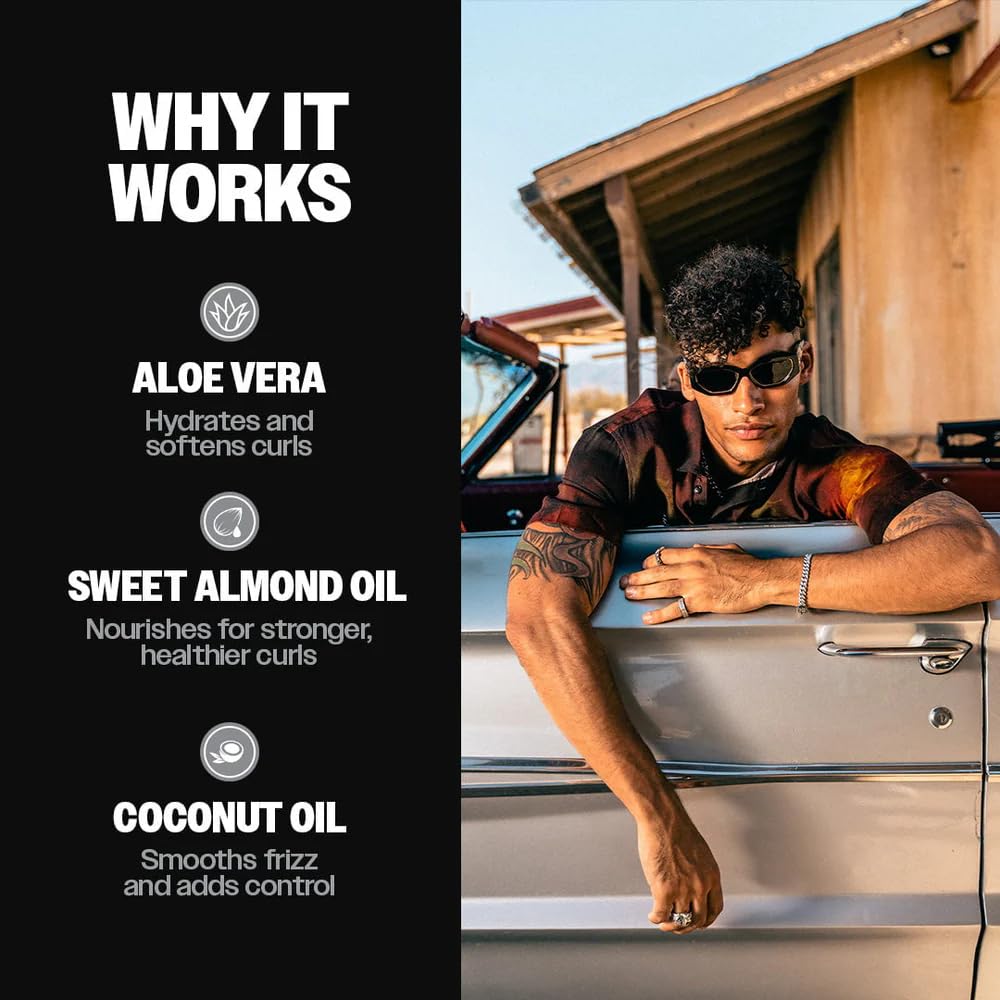 Slick Gorilla aplicación en manos sobre cabello húmedo para definir rizos
