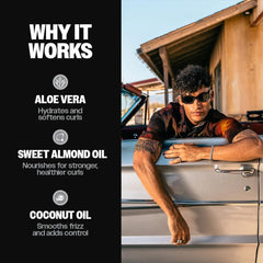Slick Gorilla aplicación en manos sobre cabello húmedo para definir rizos