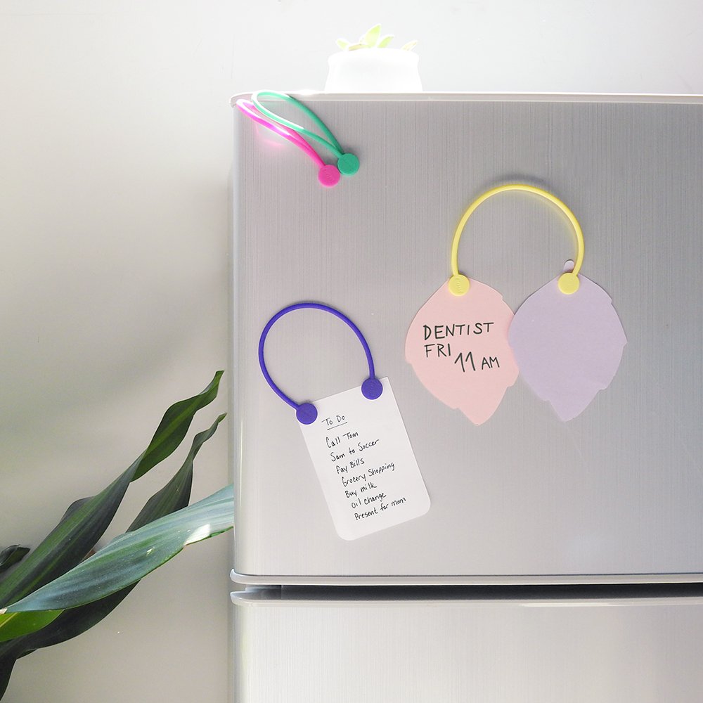 Smart&Cool bridas agrupando cables en un escritorio para un espacio ordenado