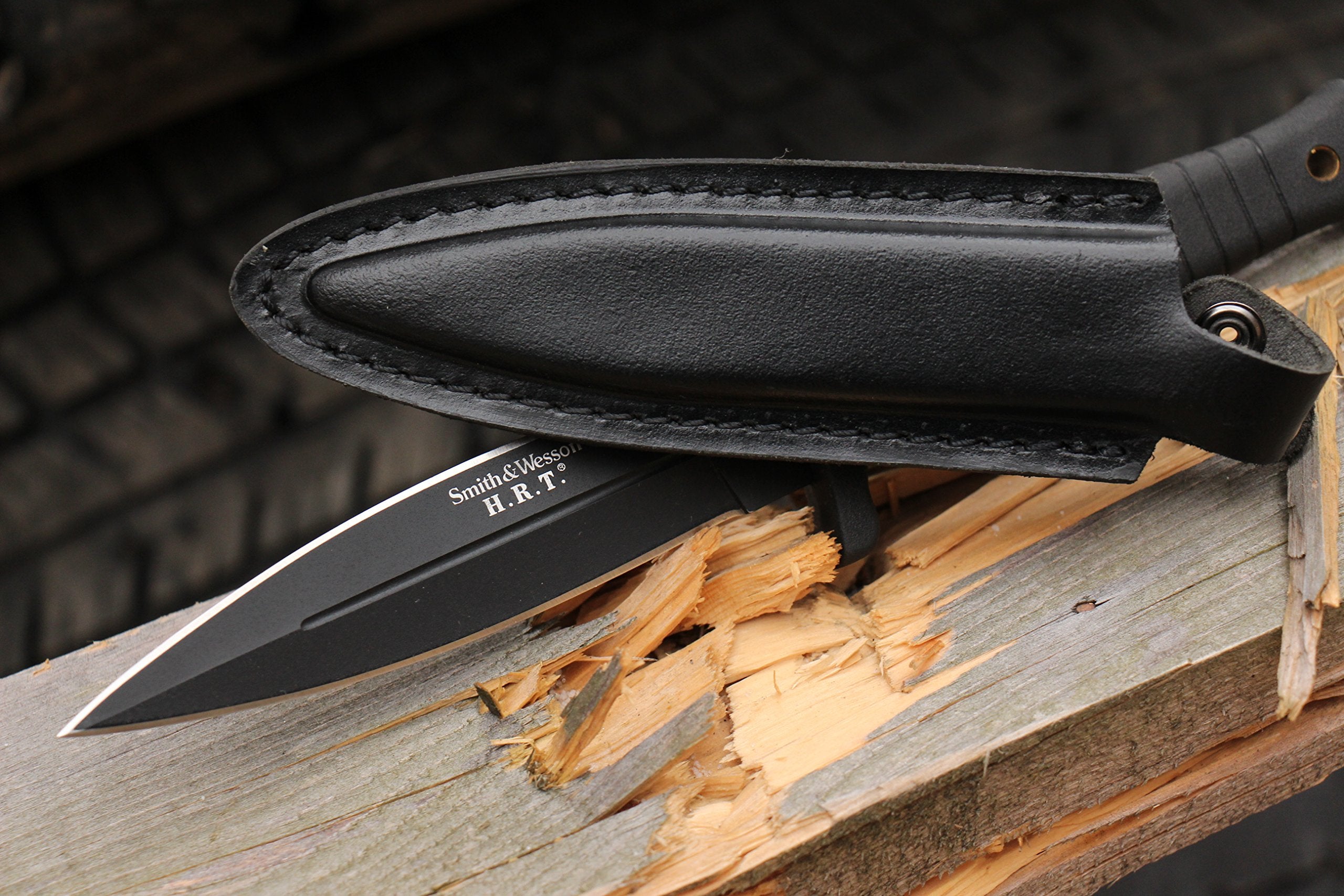 Smith & Wesson SWHRT9B en uso en exterior para actividades outdoor confiables