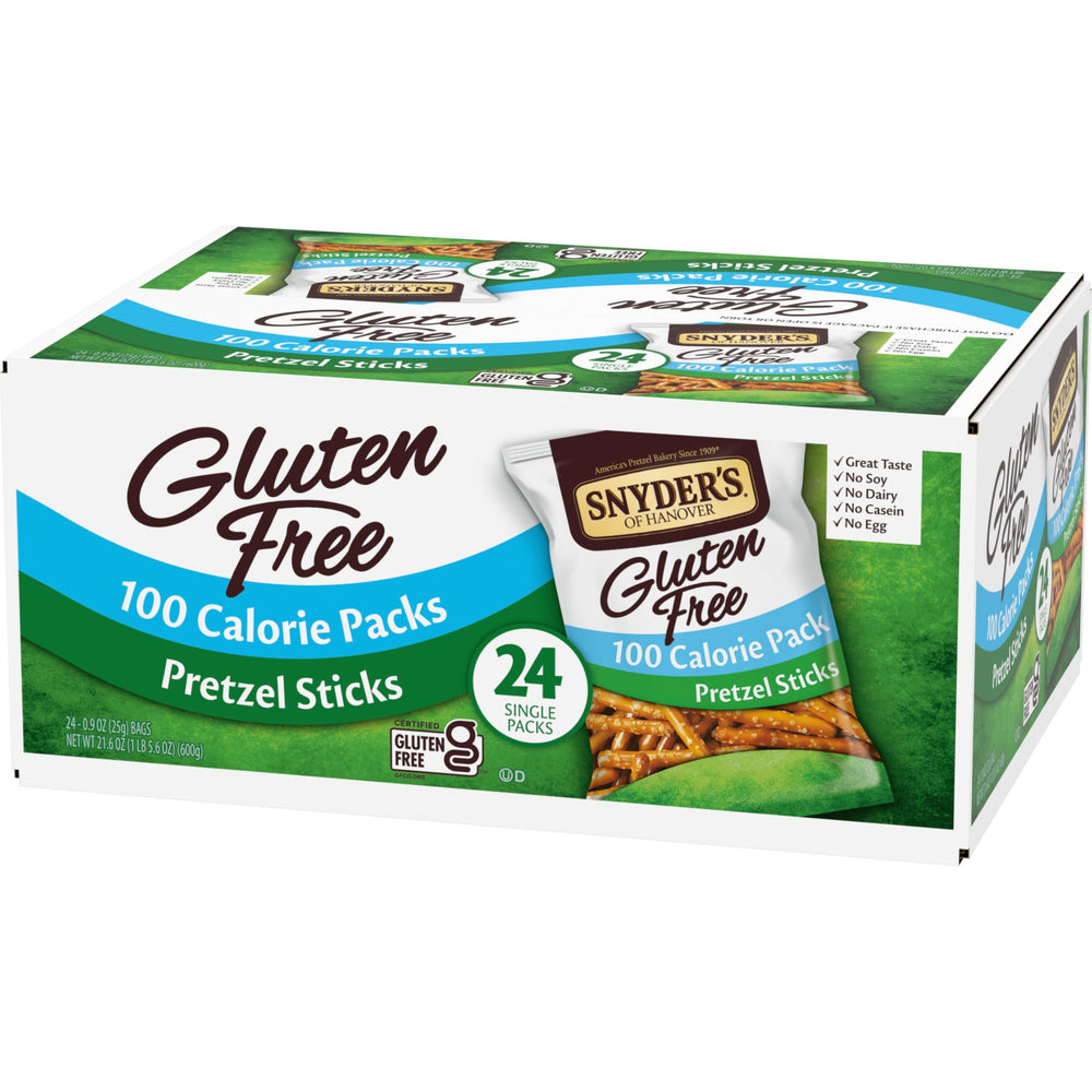 Snyder's of Hanover caja de 24 paquetes apilada para almacenamiento en despensa