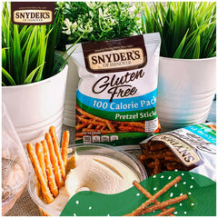 Snyder's of Hanover palitos en un bol para servir y disfrutar al instante