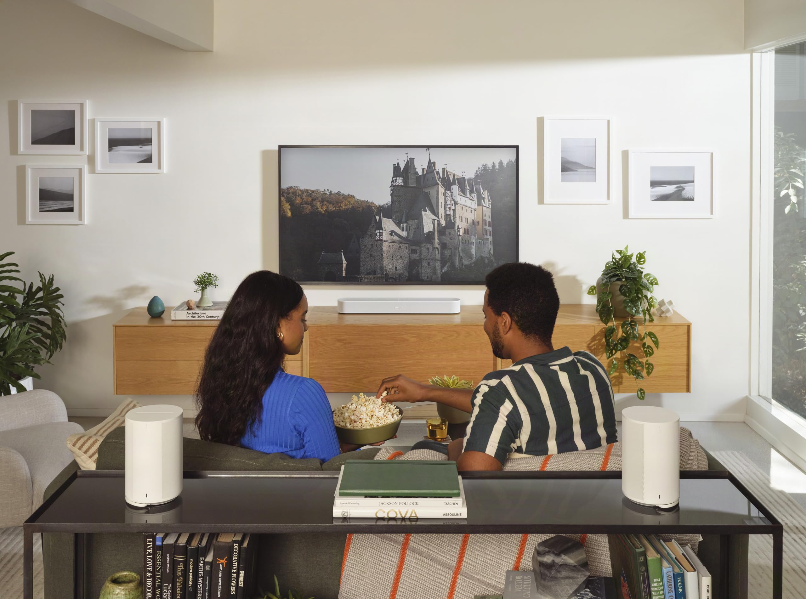 Sonos Era 100 SL panel trasero con entradas, facilita conexión de fuentes externas
