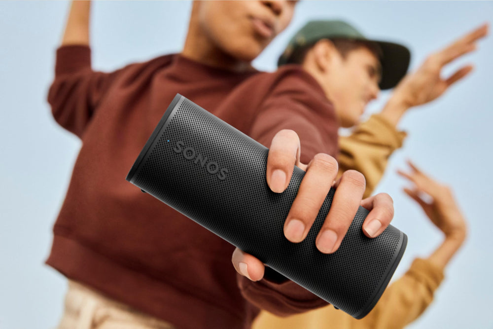 Sonos Roam 2 en sala conectada en multiroom ilustrando integración Sonos