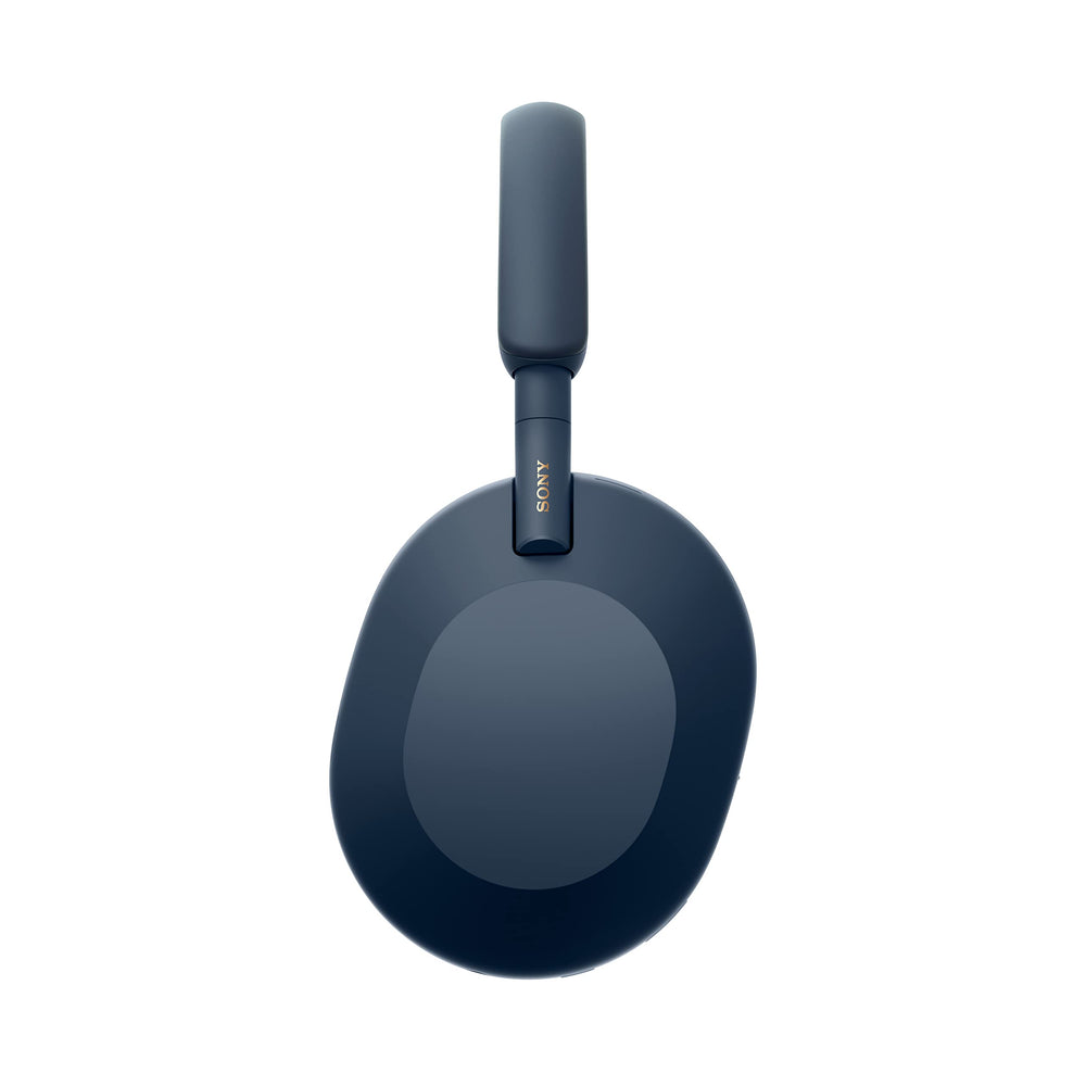 Sony WH-1000XM5 estilo midnight blue en entorno lifestyle elegante