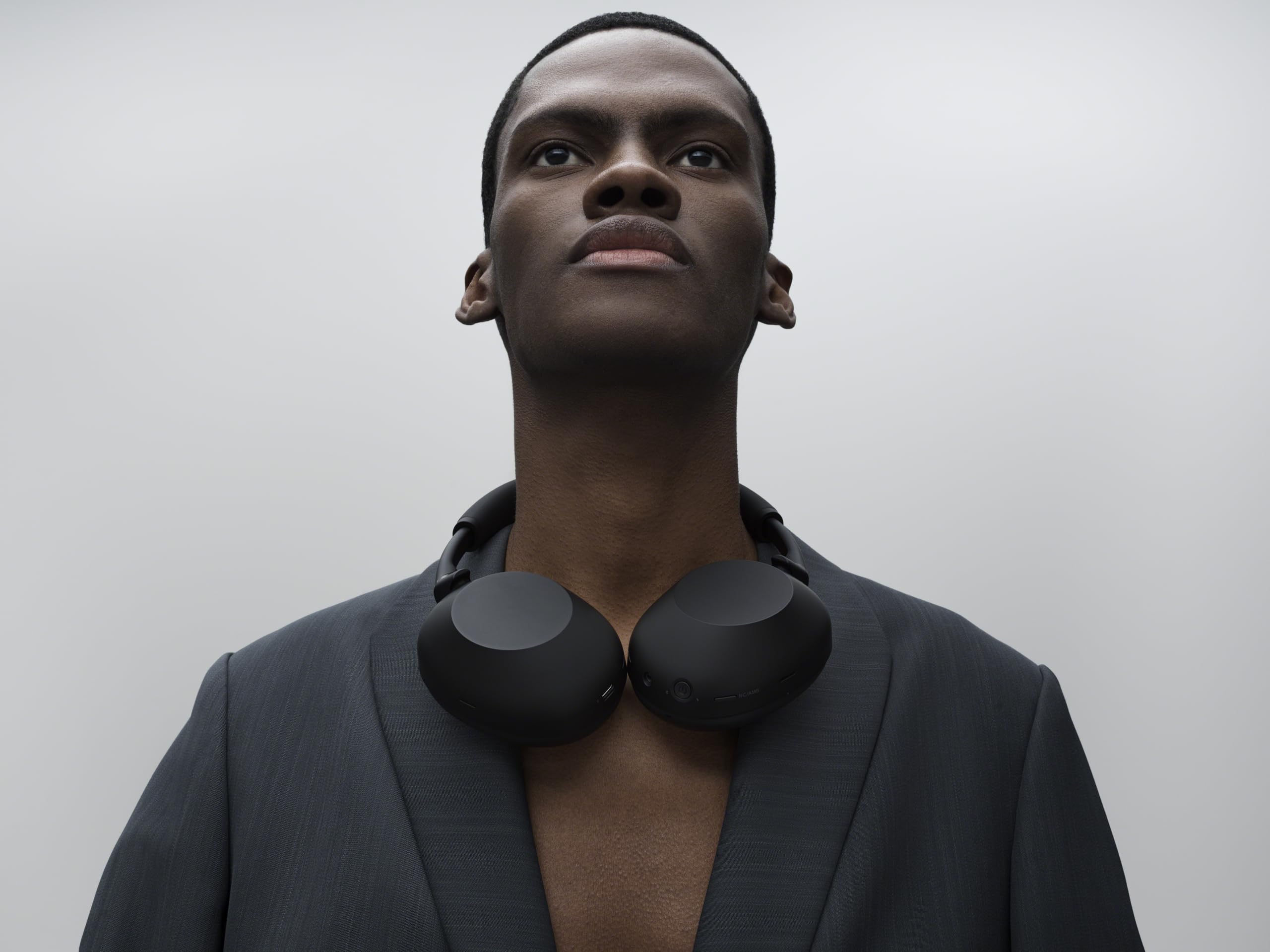 Sony WH-1000XM6 etiqueta High-Resolution Audio y tecnología LDAC visible
