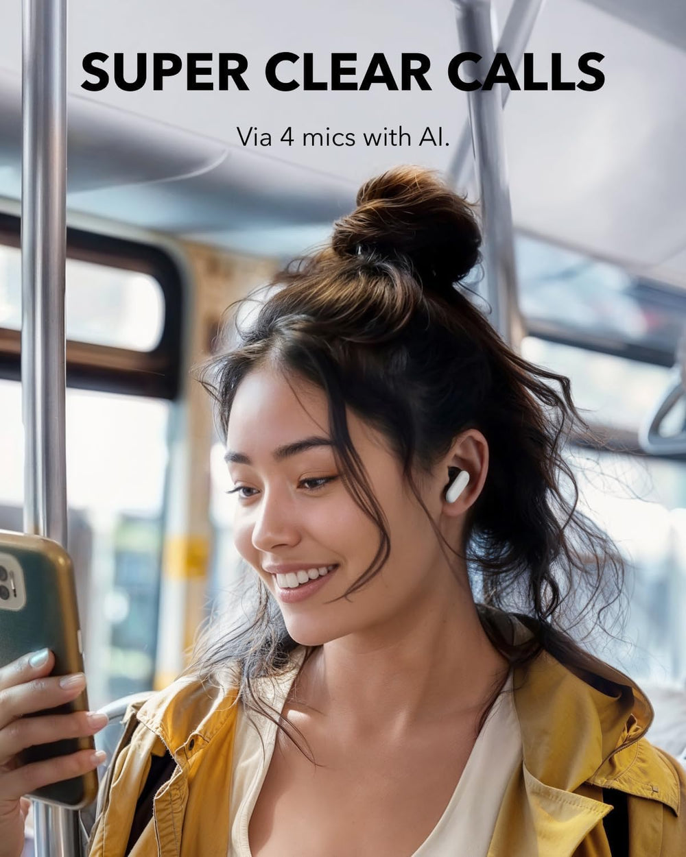 Soundcore P30i estuche sosteniendo teléfono en modo manos libres para ver videos