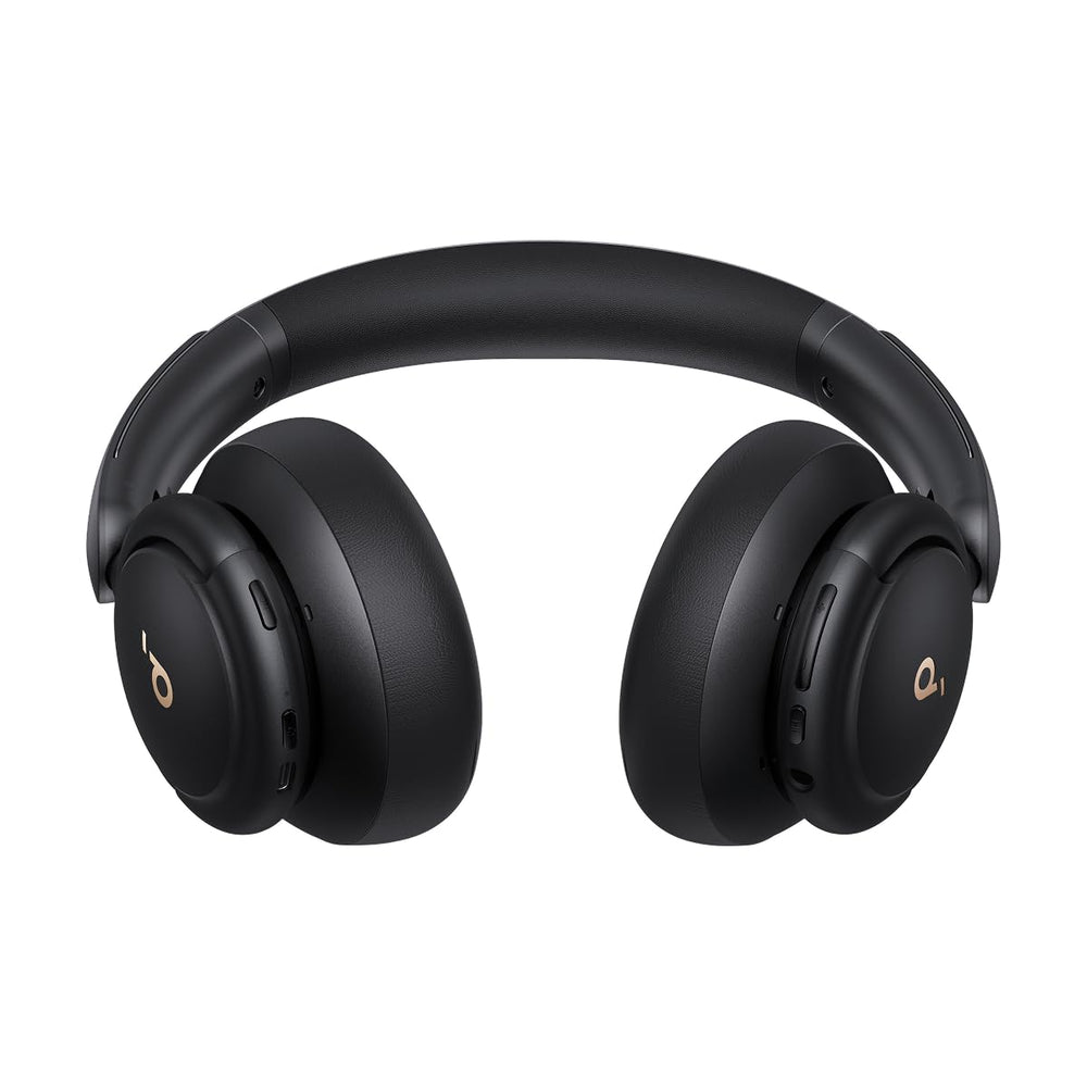 Soundcore Q30 comparación de tamaño en mano para apreciar ligereza y portabilidad