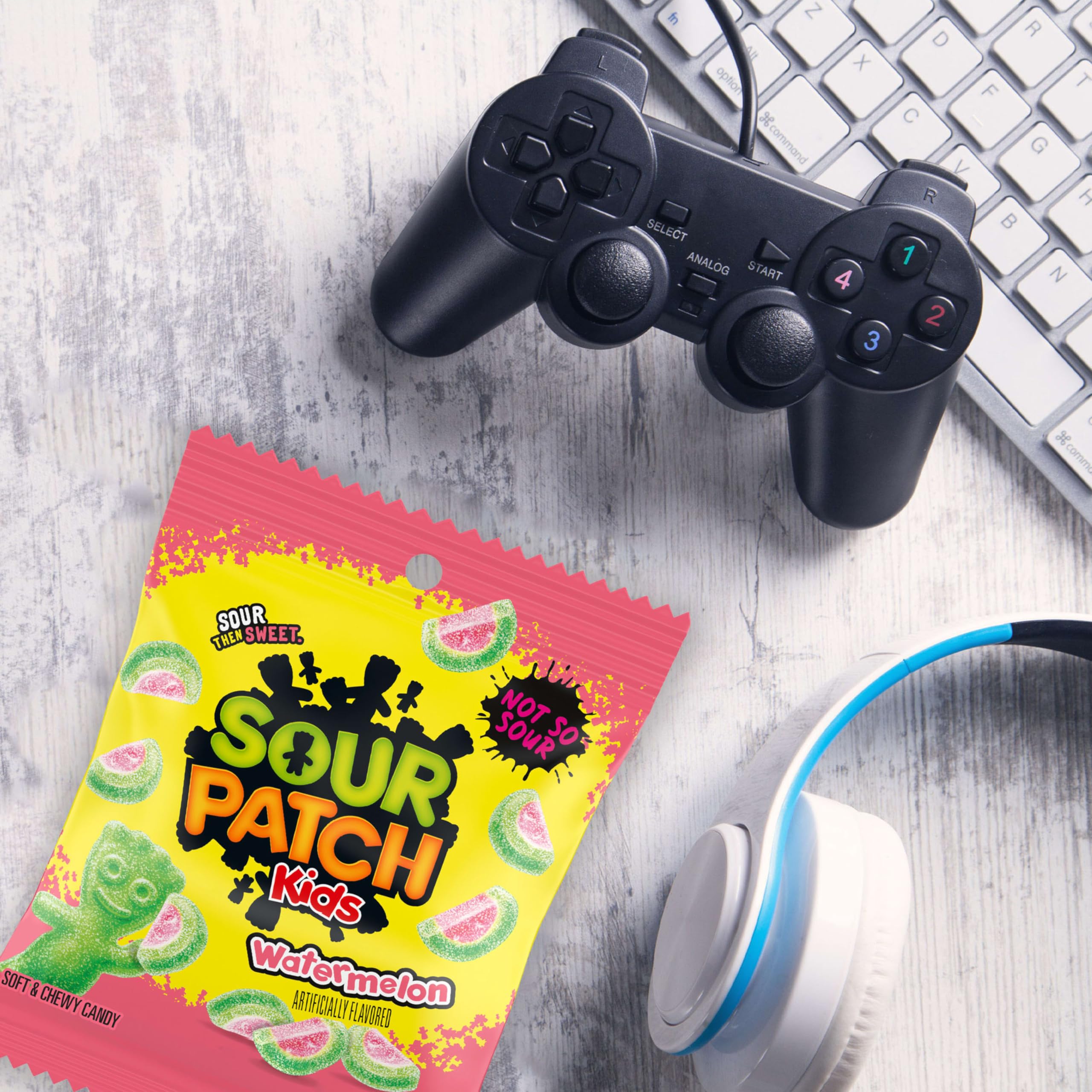 SOUR PATCH KIDS primer plano de gajo con colores intensos que sugieren sabor