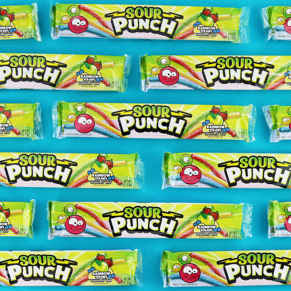 Sour Punch palito usado como sorbete en bebida fría, divertido y sabroso
