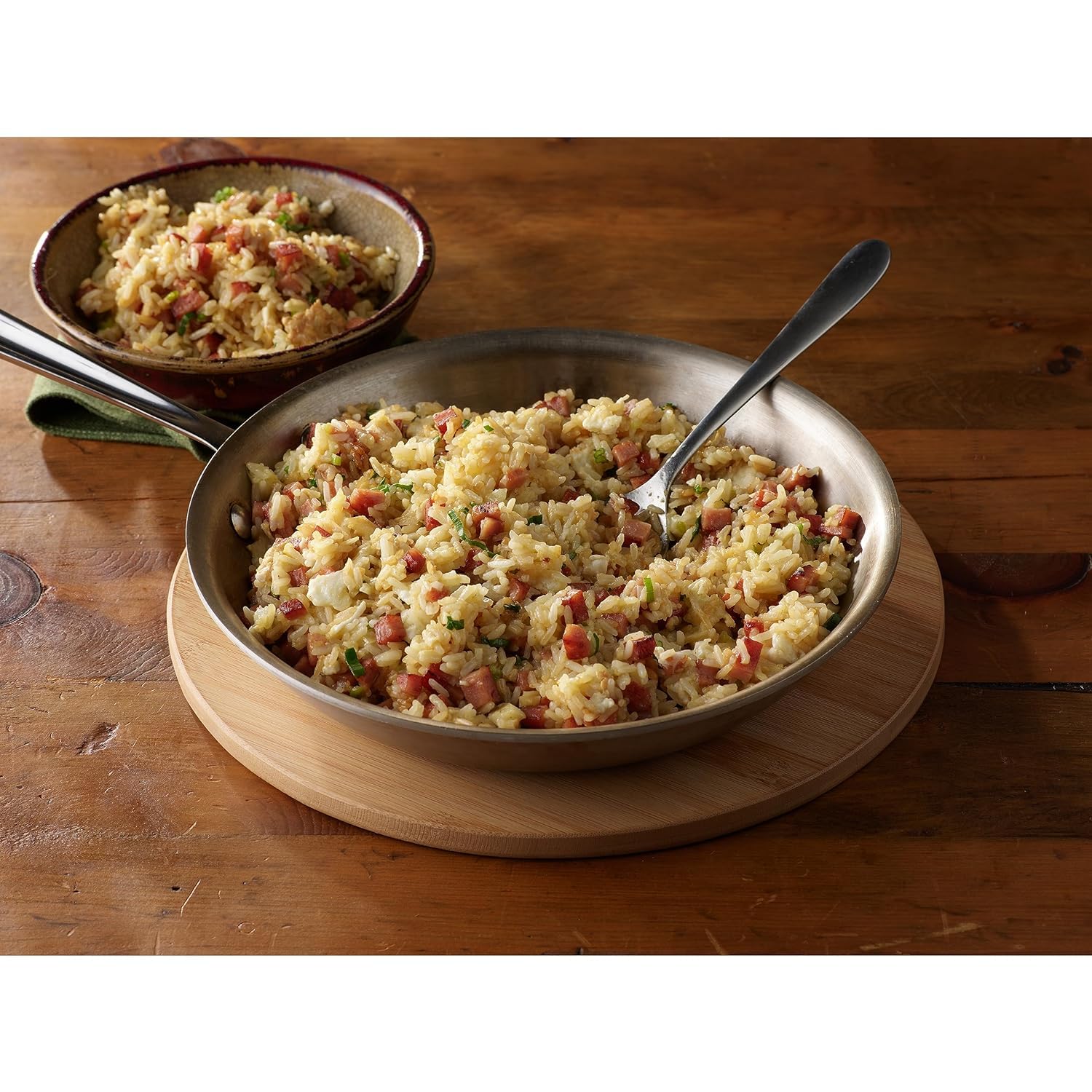 SPAM trozos en plato de pasta elevan recetas caseras