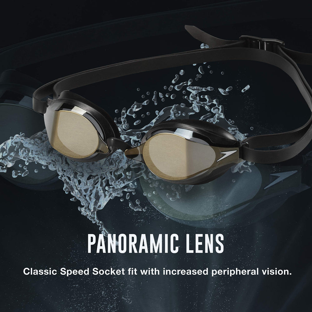 Speedo gafas en uso en piscina demostrando claridad y estabilidad