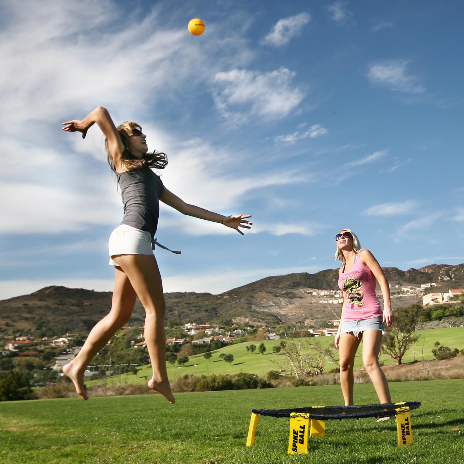 Spikeball comparación de escala mostrando tamaño y facilidad de transporte