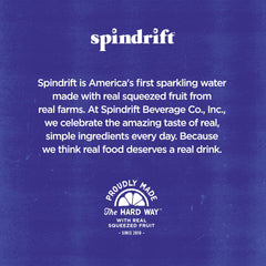 Spindrift lata en mano para comparar tamaño y fácil transporte