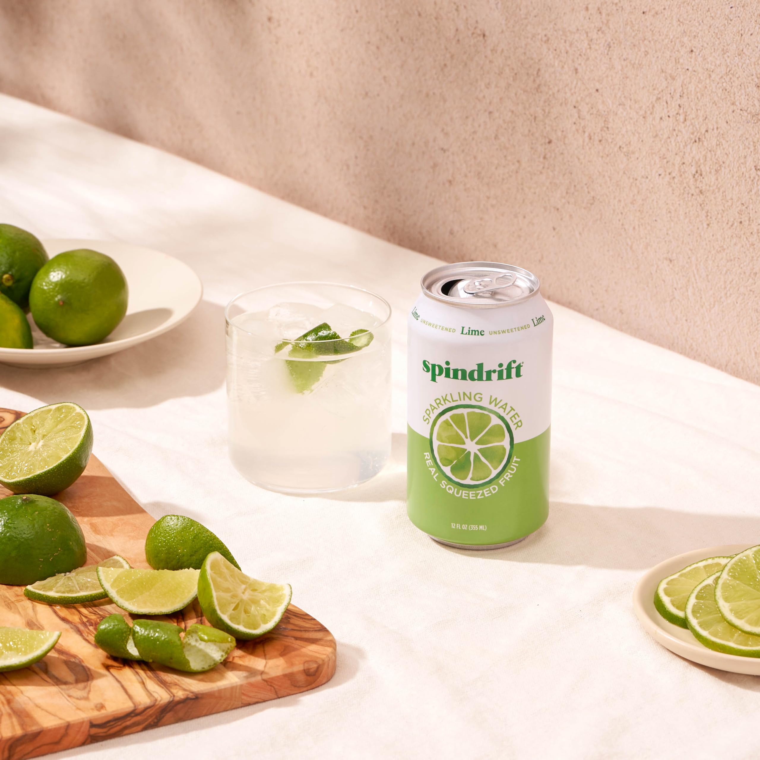 Spindrift usada como mezclador en coctel, mejora bebidas sin azúcar