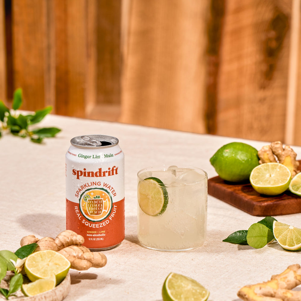 Spindrift siendo mezclada en mocktail para opciones versátiles