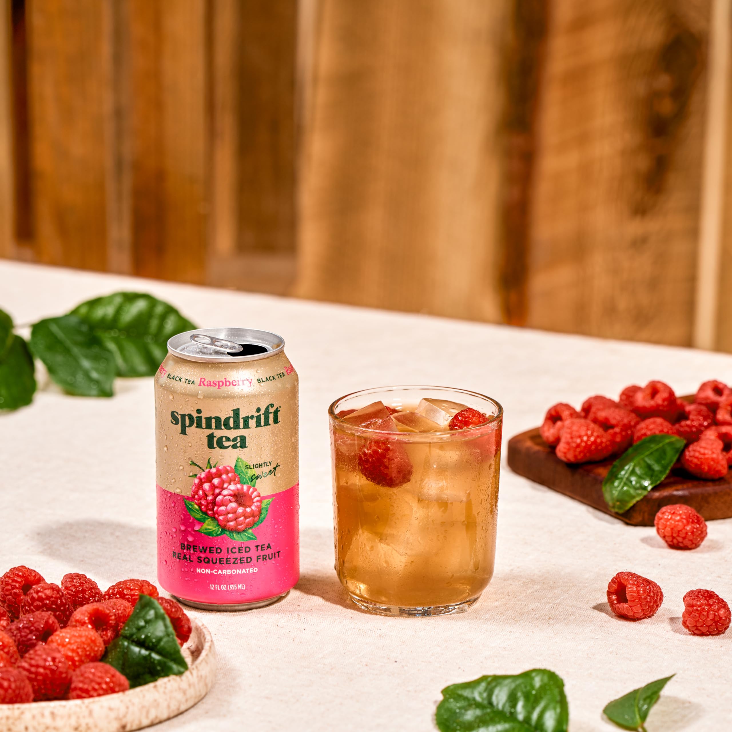Spindrift bebida en picnic al aire libre para disfrutar sin burbujas
