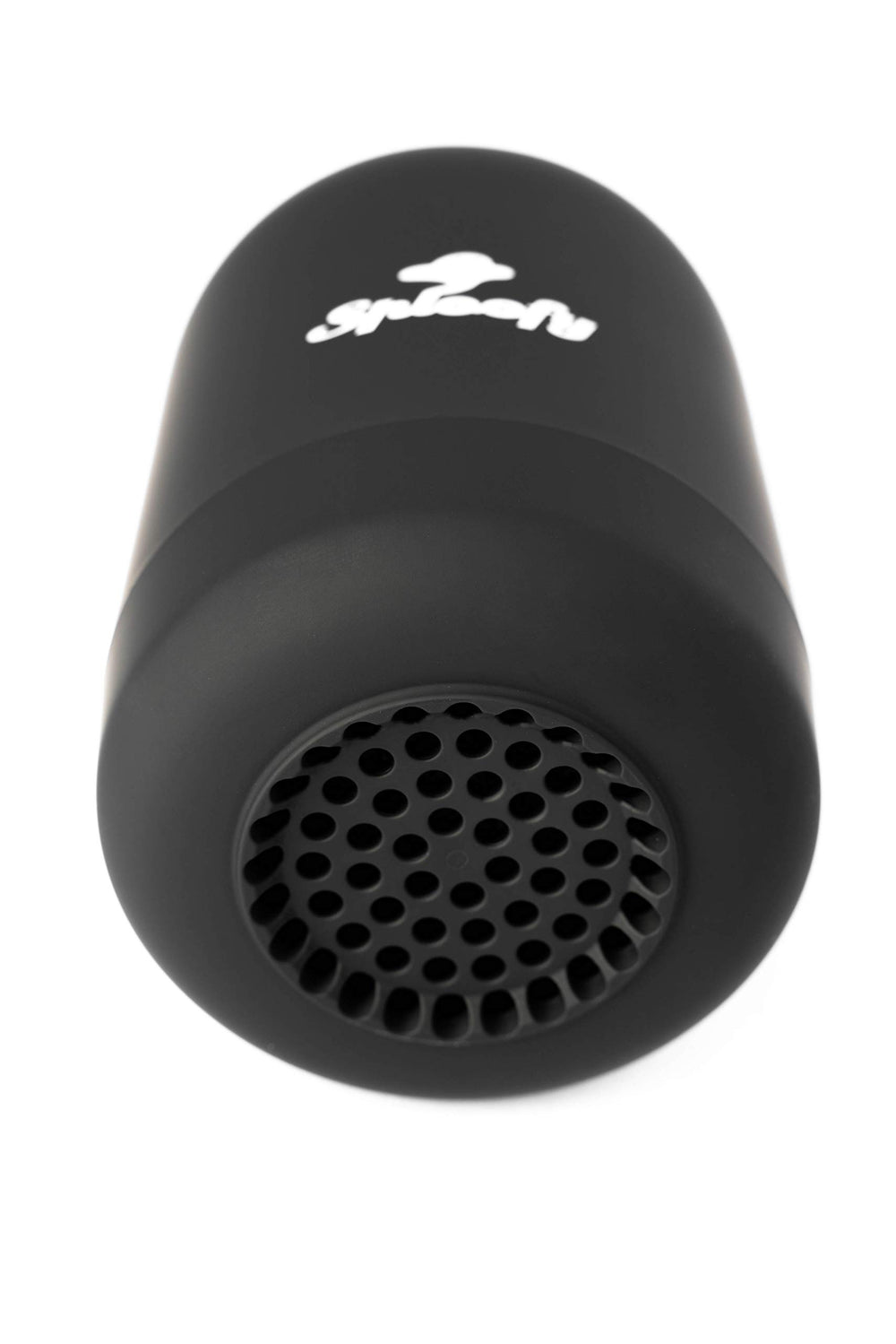 Persona usando Sploofy PRO II en mano para reducir olor al exhalar