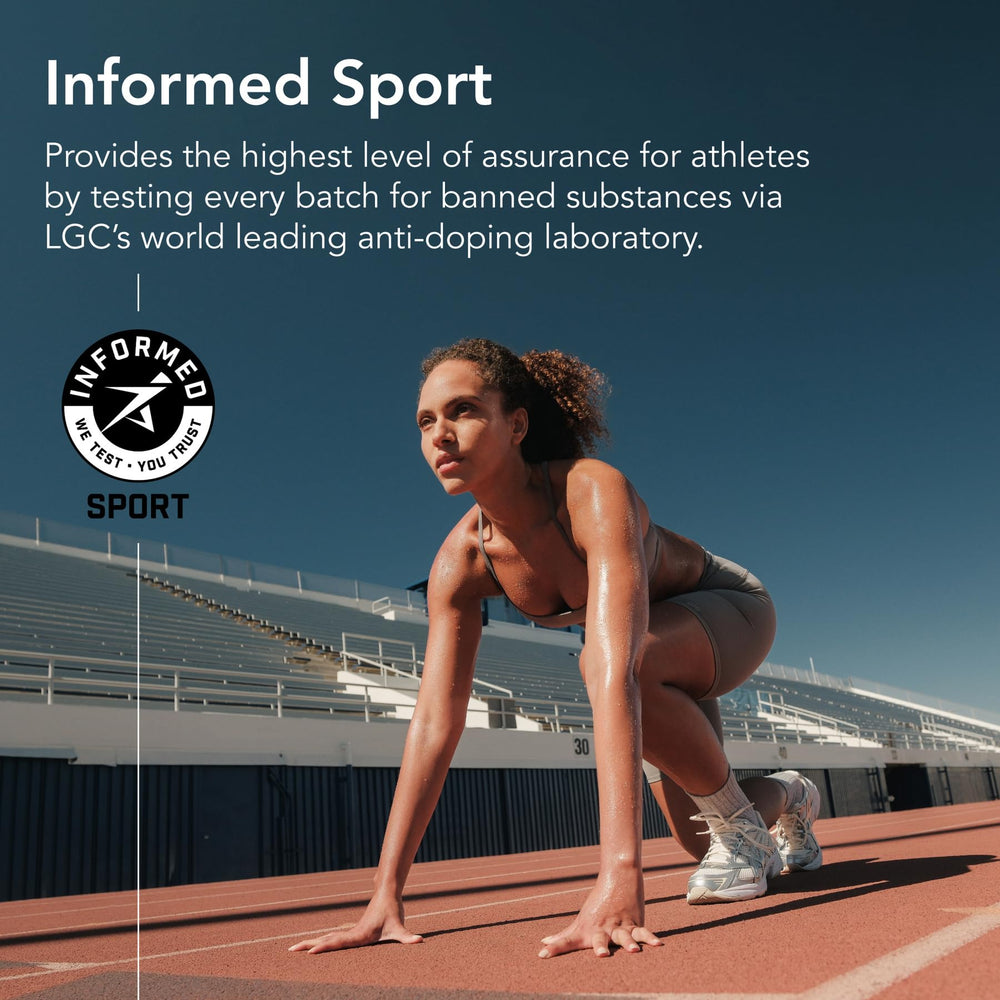 Sports Research escena en playa con botella y sobres, hidratación durante actividades