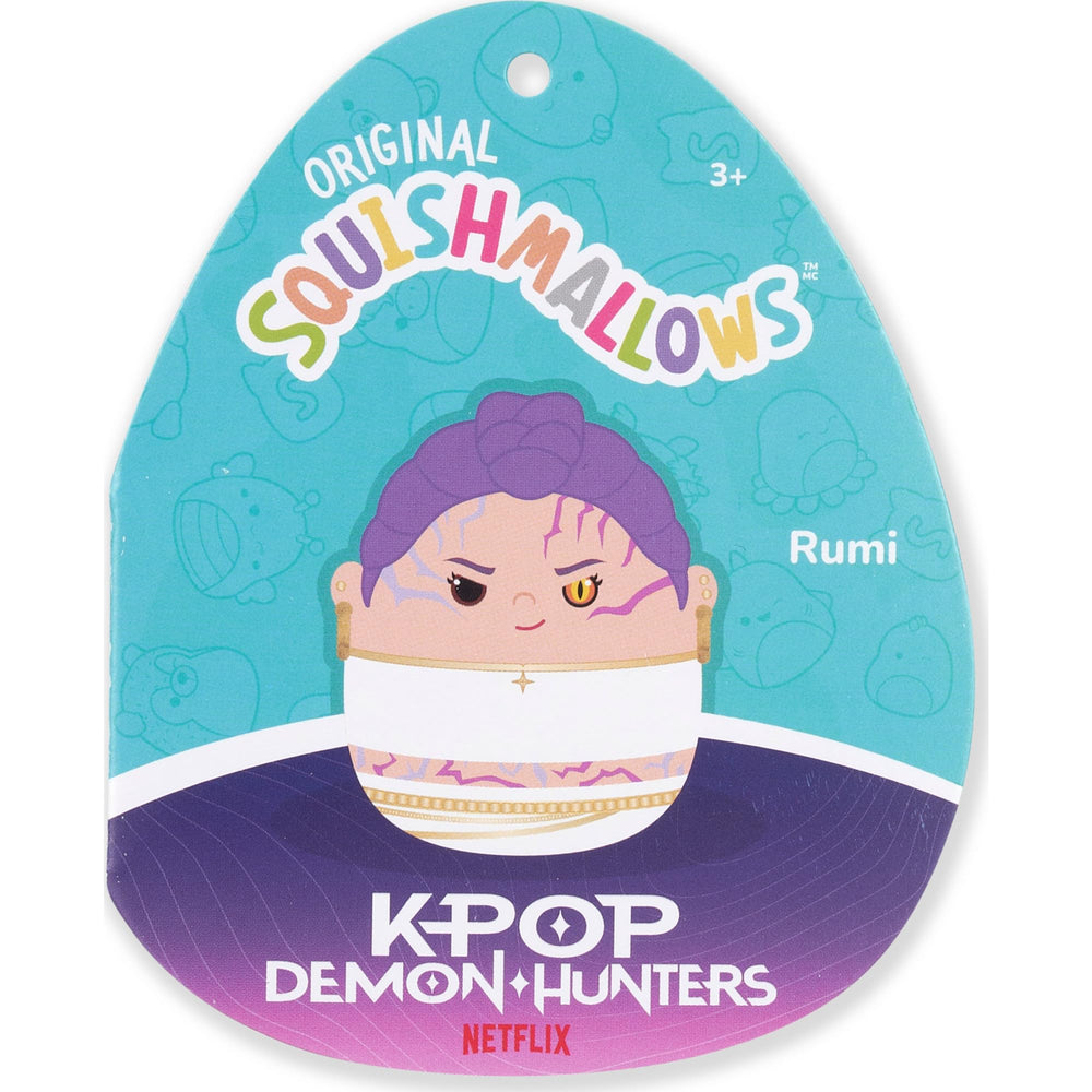 Rumi junto a Jinu y Derpy mostrando colección KPop Demon Hunters de Squishmallows