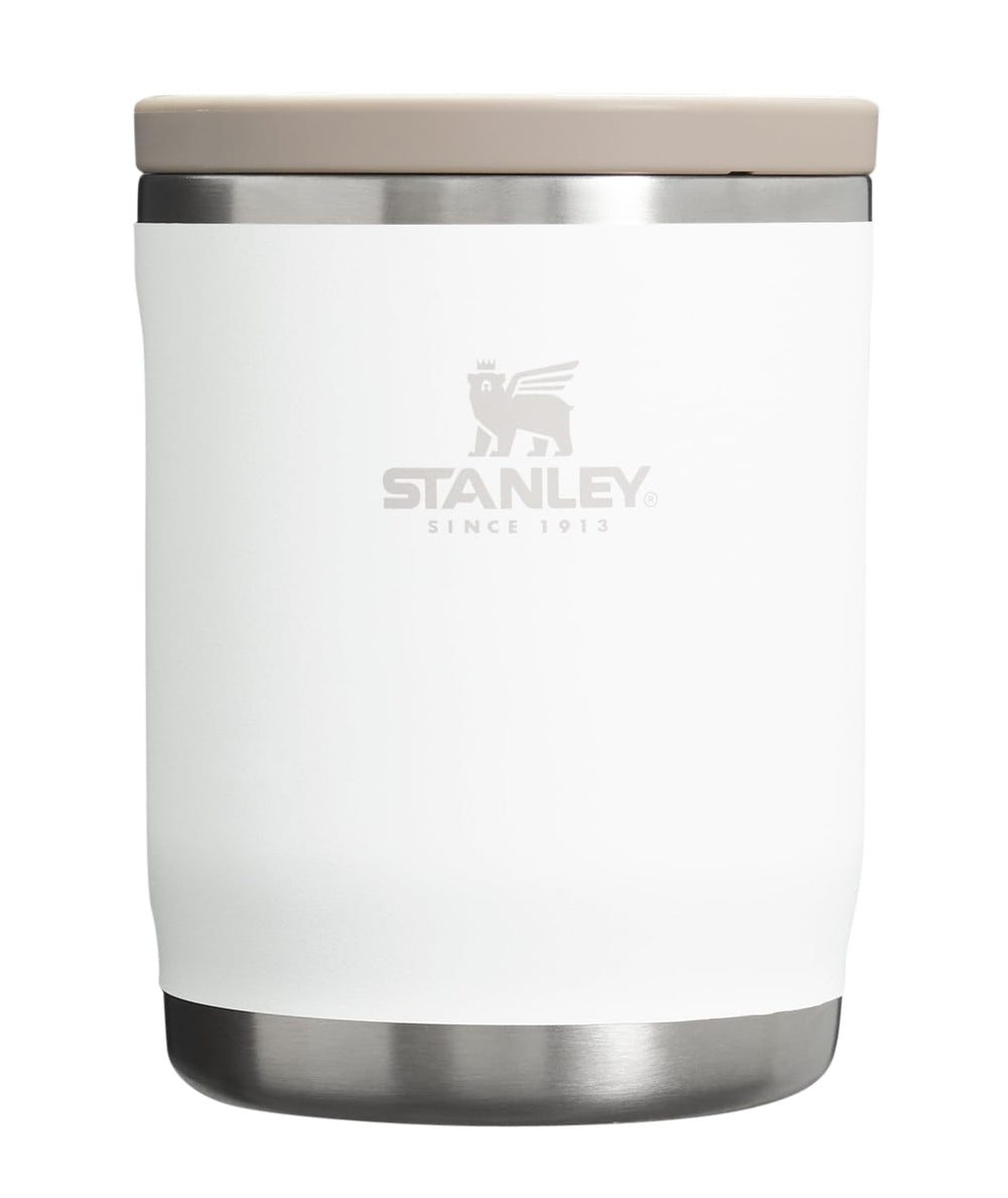 STANLEY envase frontal 18 oz mostrando diseño resistente y portabilidad
