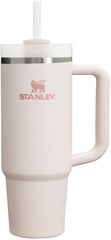 STANLEY Quencher H2.0 vista frontal con asa, fácil transporte y capacidad 30 oz