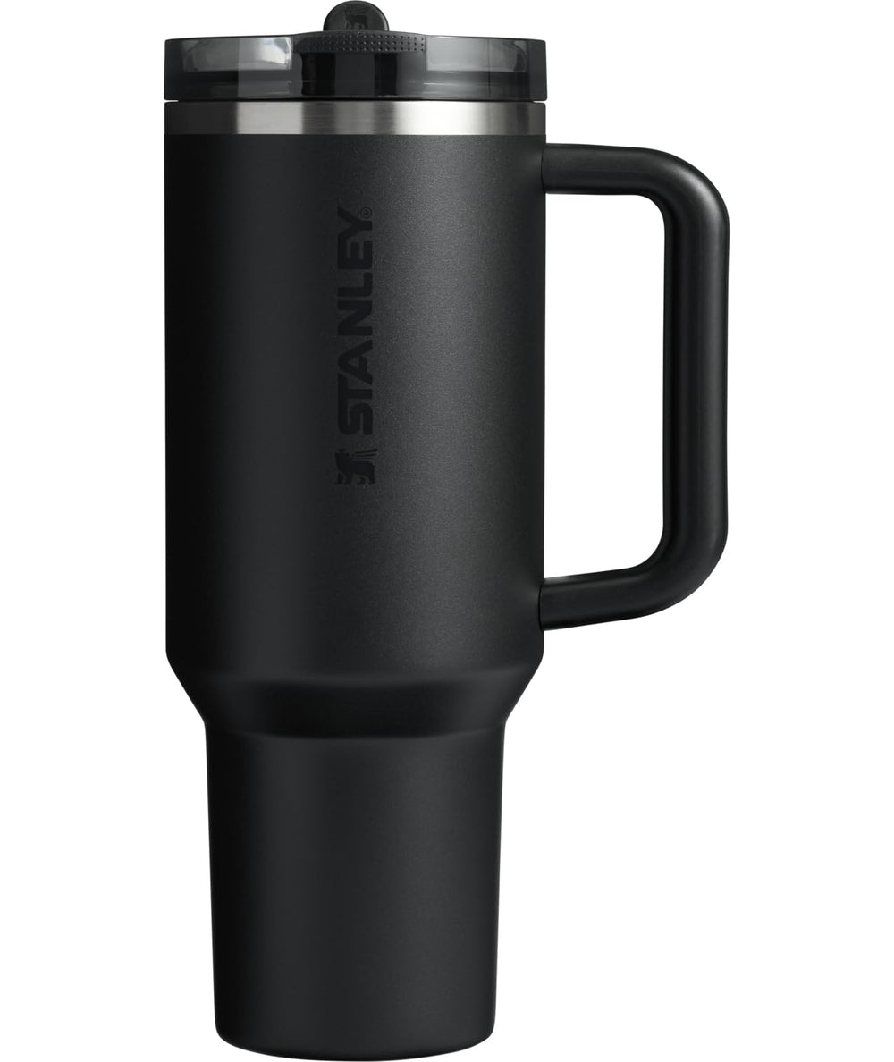 STANLEY Quencher vista frontal mostrando diseño y capacidad, práctico y resistente