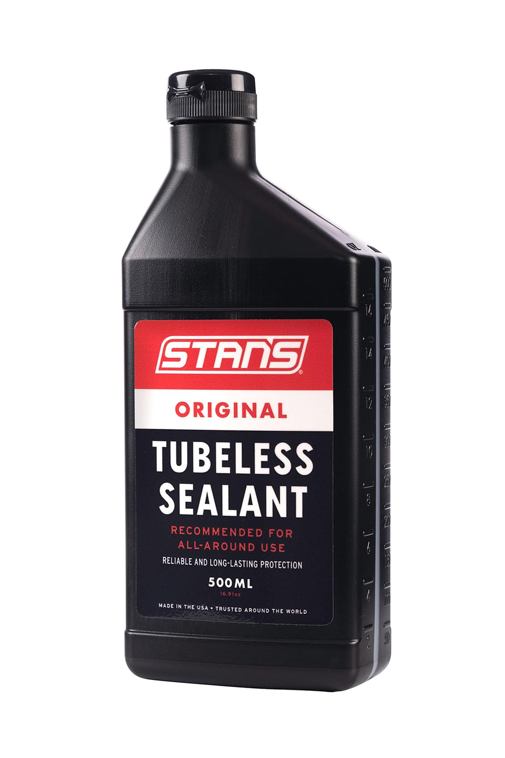 Envase Stan's NoTubes 500ml junto a objetos de escala, tamaño compacto