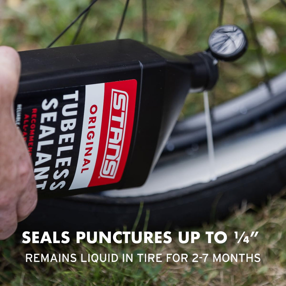 Detalle del líquido del sellador Stan's NoTubes explicando textura eficaz