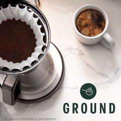 Starbucks Italian Roast preparado en una french press listo para servir, aroma intenso