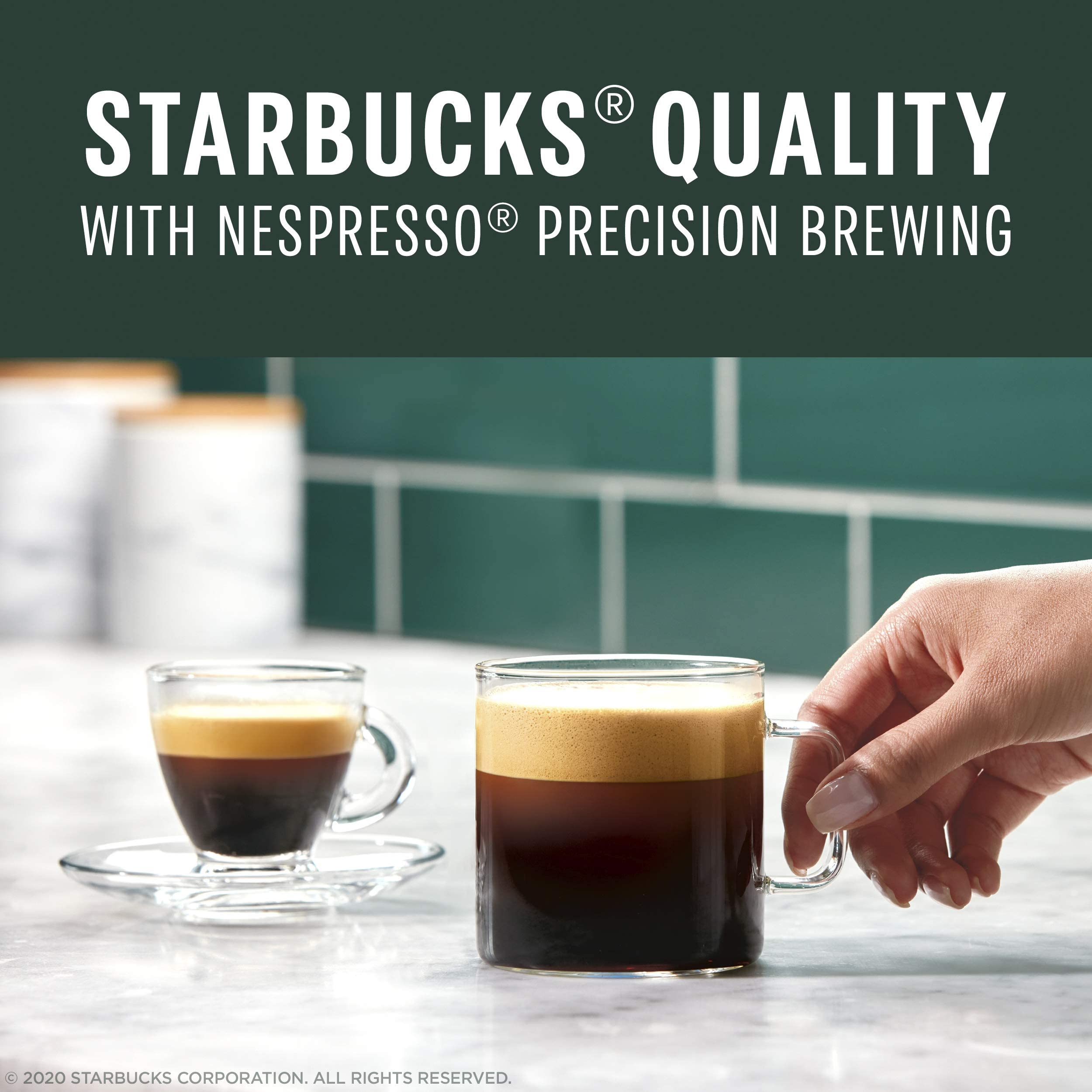 Starbucks cápsulas apiladas para reciclaje destacando aluminio recuperable