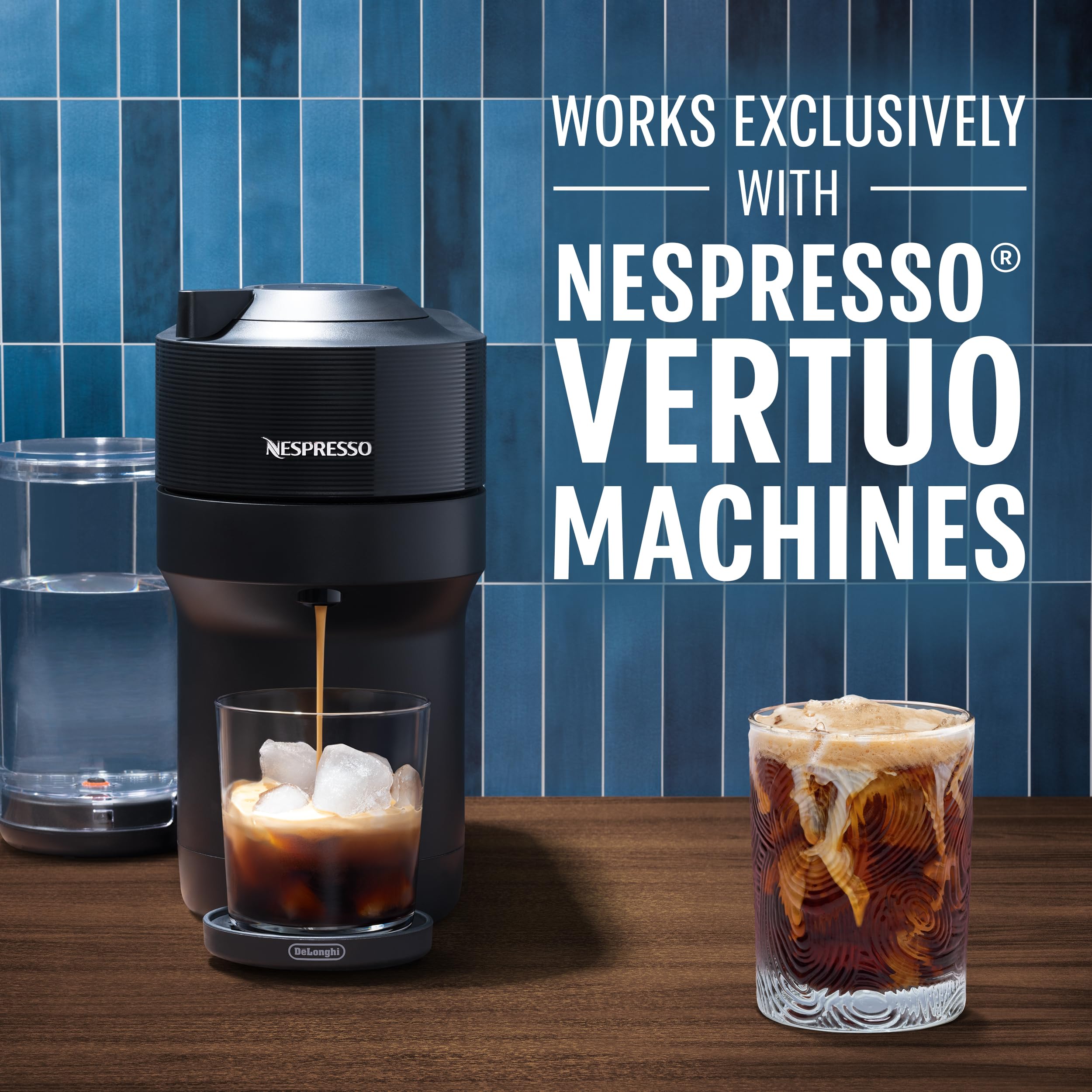 Starbucks café Vertuo servido sobre hielo con textura y sabor a vainilla