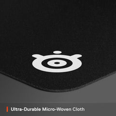 SteelSeries QcK junto a objetos para comparar tamaño y cobertura total