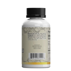 Stinger Detox persona usando enjuague para limpieza bucal rápida