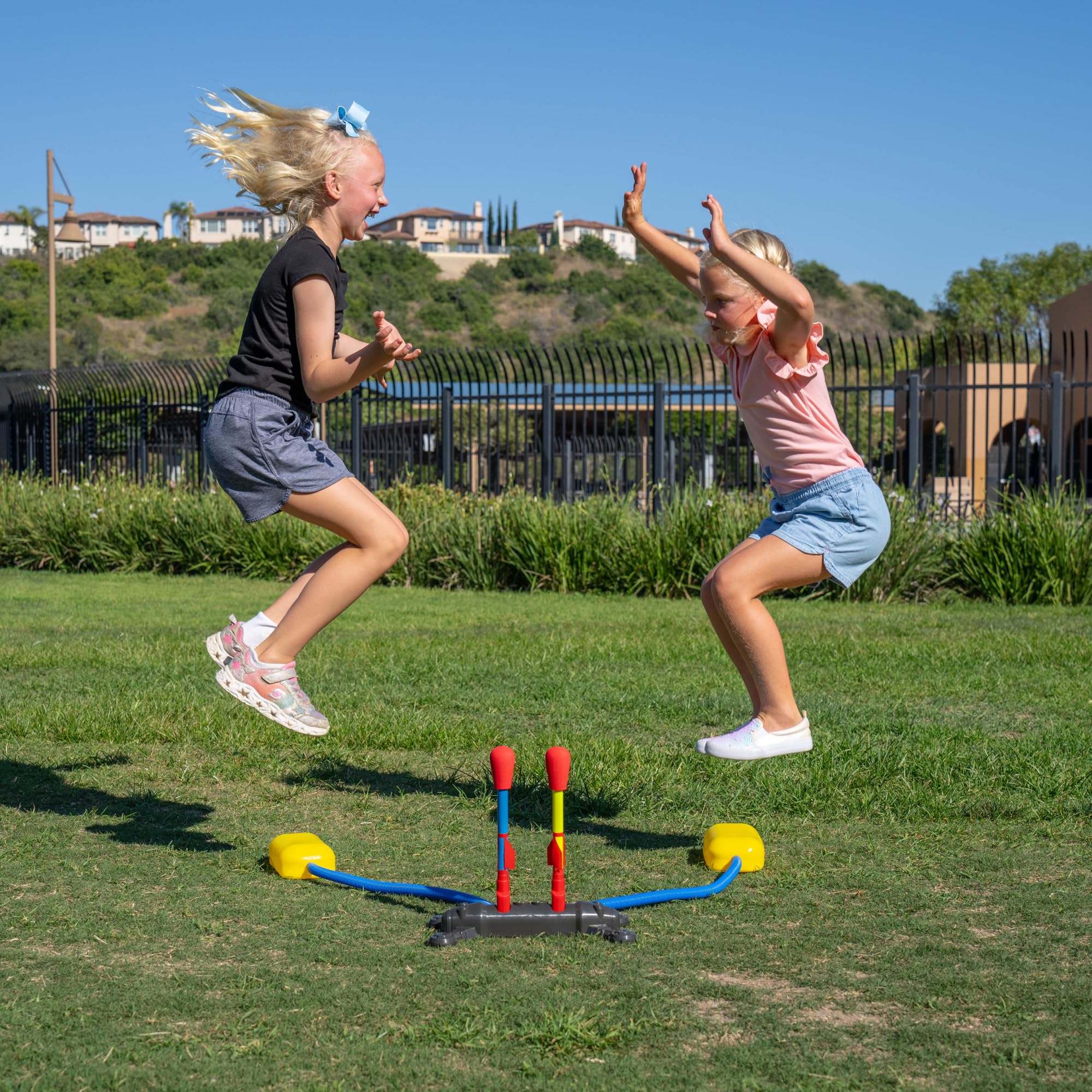 Stomp Rocket en playa demostrando juego al aire libre y mayor alcance