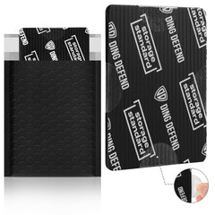 Storage Standard Ding Defend sobre acolchado negro abierto protegiendo una carta