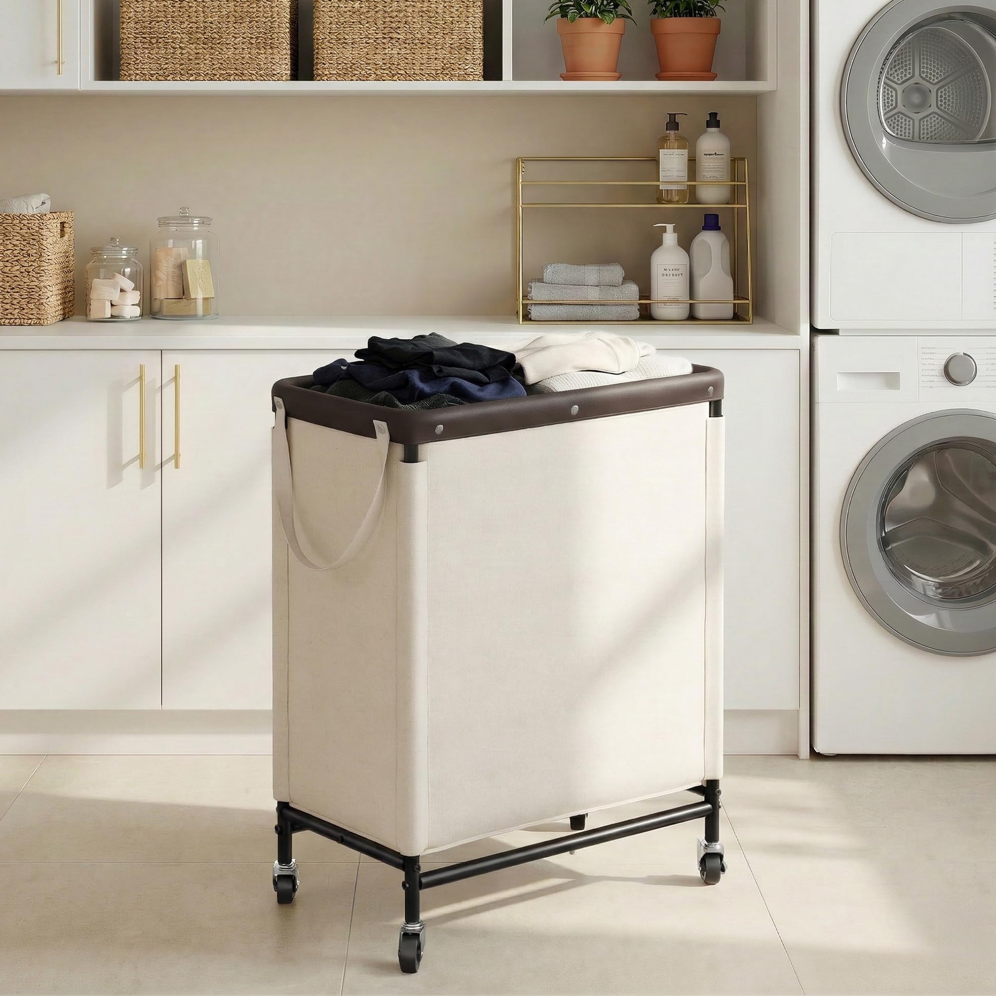 StorageWorks carrito en uso en habitación mostrando organización práctica