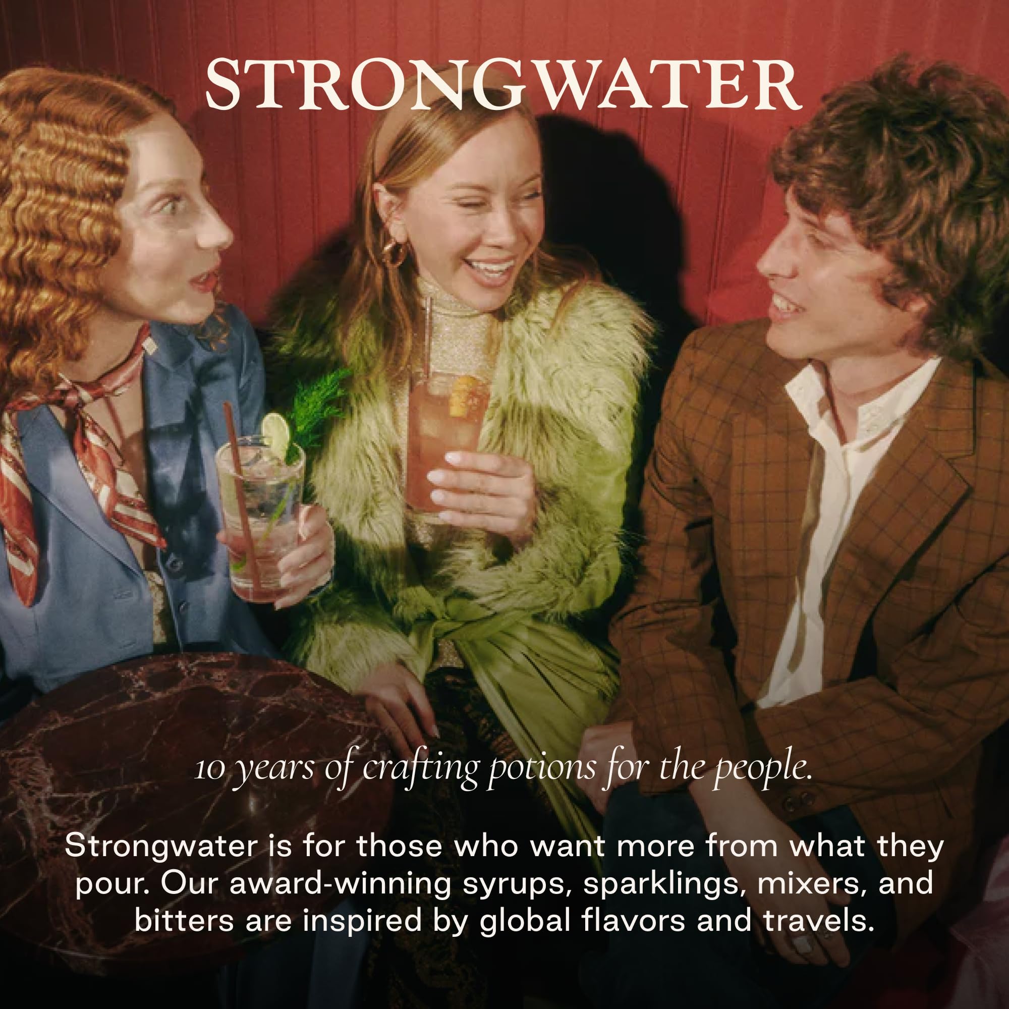 Strongwater ambientación en bar casero mostrando uso práctico y estilo en barra