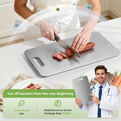 sufkodu en uso cortando carne, superficie estable y fácil de higienizar