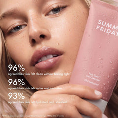 Summer Fridays espuma en palma, beneficio: limpieza eficaz sin resecar